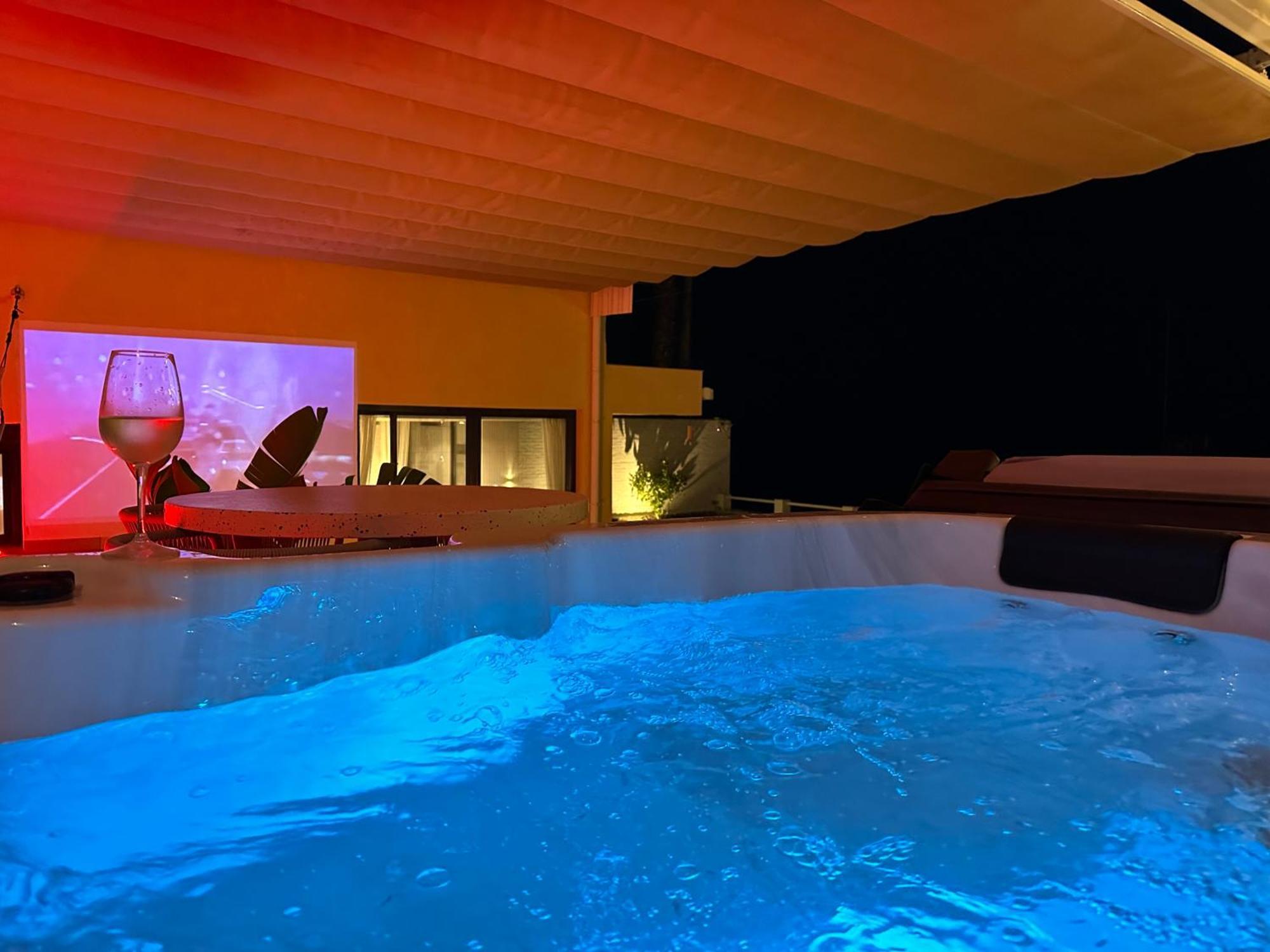 Private 250Sqm Garden Duplex, Jacuzzi, Cinema, Sea View Escape Daire Torremolinos Dış mekan fotoğraf